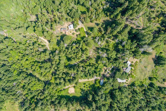 105 Buck Gulch Lane, Garberville, CA 95542