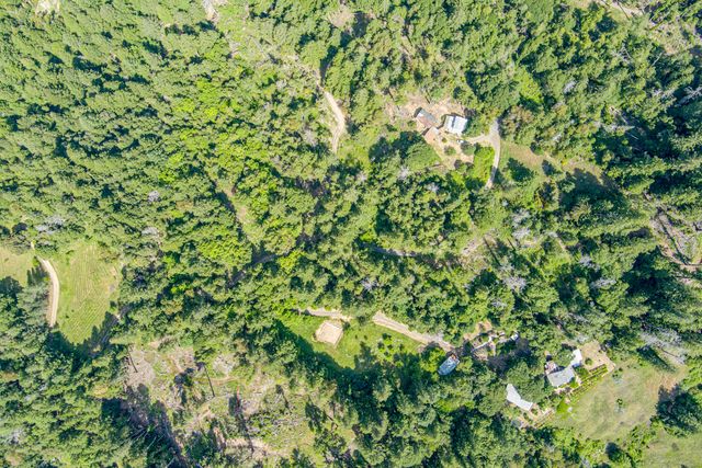 105 Buck Gulch Lane, Garberville, CA 95542