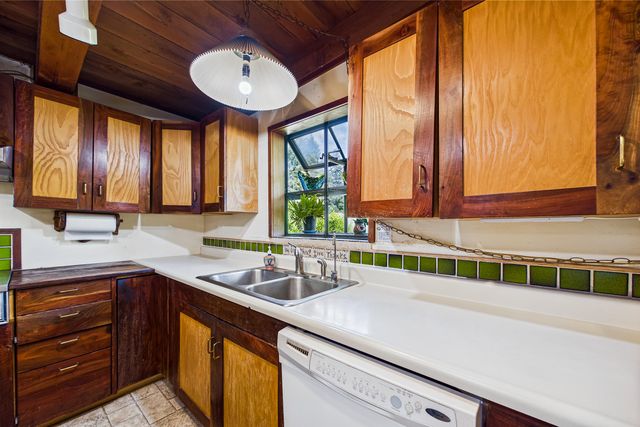 105 Buck Gulch Lane, Garberville, CA 95542