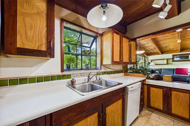 105 Buck Gulch Lane, Garberville, CA 95542