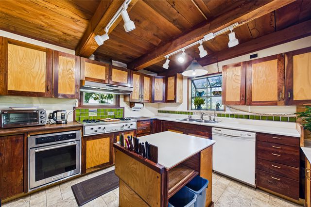 105 Buck Gulch Lane, Garberville, CA 95542