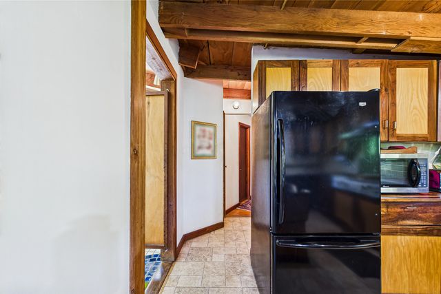 105 Buck Gulch Lane, Garberville, CA 95542