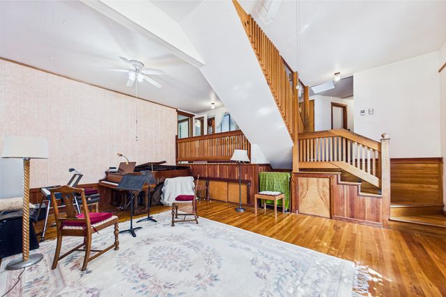 105 Buck Gulch Lane, Garberville, CA 95542