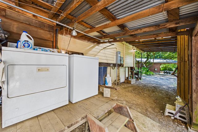 105 Buck Gulch Lane, Garberville, CA 95542