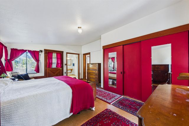 105 Buck Gulch Lane, Garberville, CA 95542