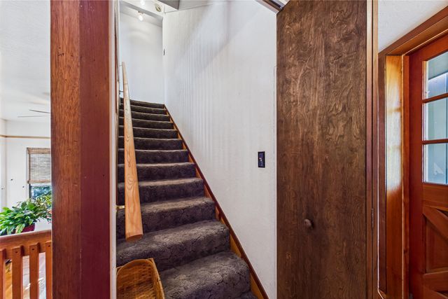 105 Buck Gulch Lane, Garberville, CA 95542