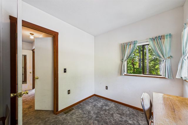 105 Buck Gulch Lane, Garberville, CA 95542