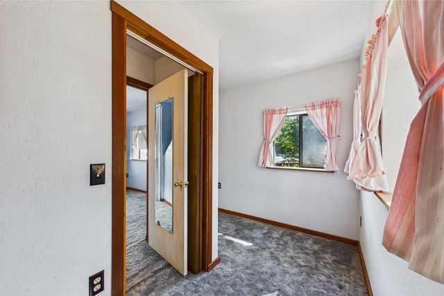 105 Buck Gulch Lane, Garberville, CA 95542