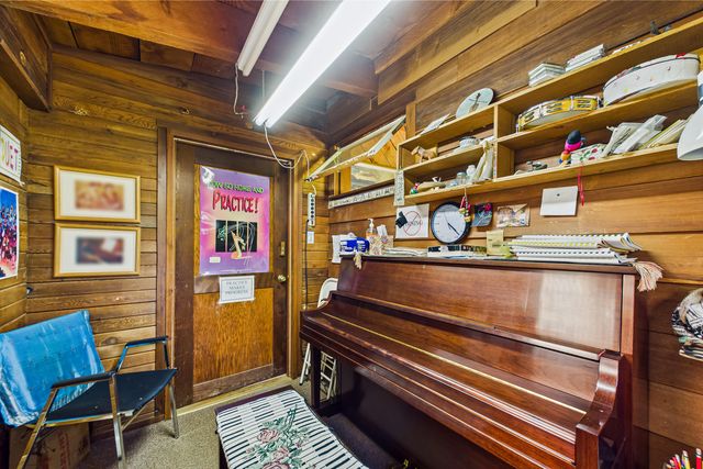 105 Buck Gulch Lane, Garberville, CA 95542