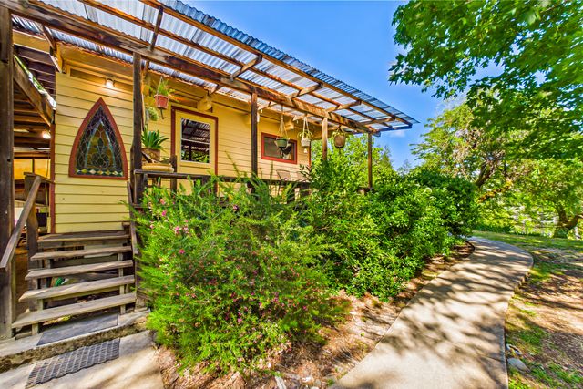 105 Buck Gulch Lane, Garberville, CA 95542