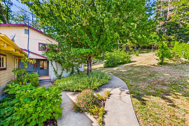 105 Buck Gulch Lane, Garberville, CA 95542