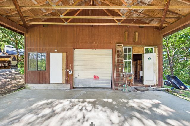 105 Buck Gulch Lane, Garberville, CA 95542