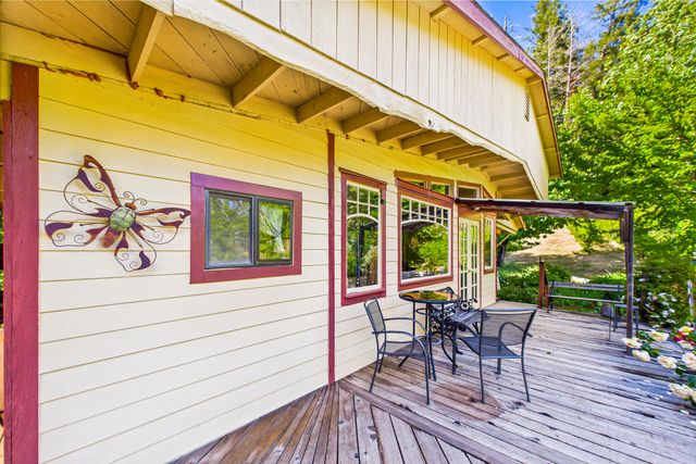 105 Buck Gulch Lane, Garberville, CA 95542