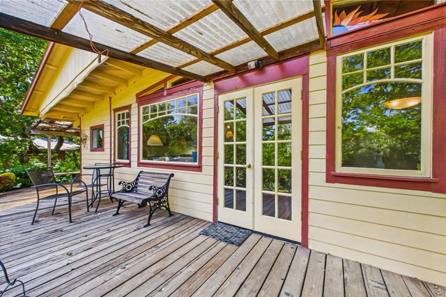 105 Buck Gulch Lane, Garberville, CA 95542