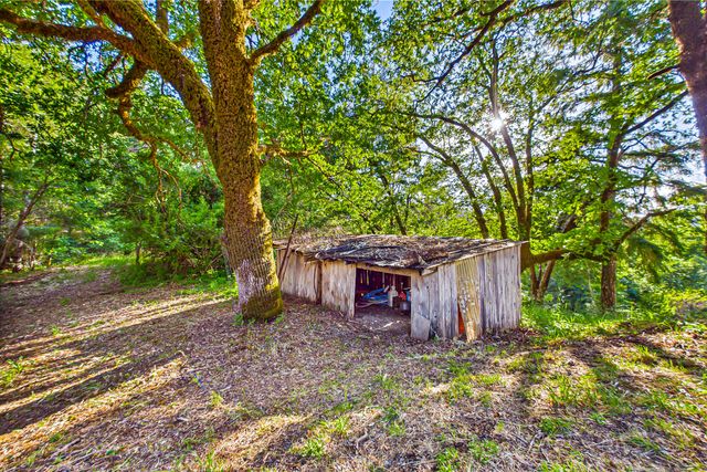 105 Buck Gulch Lane, Garberville, CA 95542