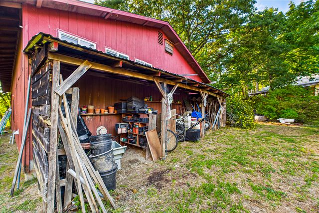 105 Buck Gulch Lane, Garberville, CA 95542