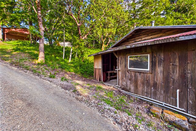 105 Buck Gulch Lane, Garberville, CA 95542