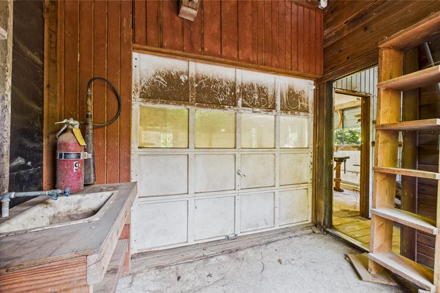 105 Buck Gulch Lane, Garberville, CA 95542