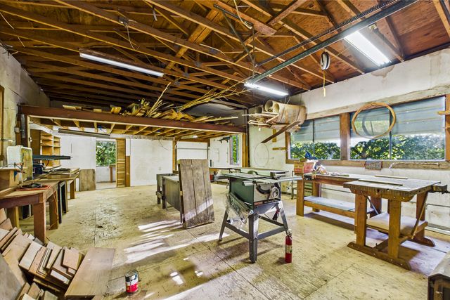 105 Buck Gulch Lane, Garberville, CA 95542