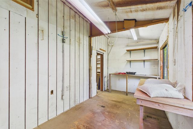 105 Buck Gulch Lane, Garberville, CA 95542