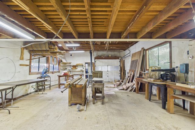 105 Buck Gulch Lane, Garberville, CA 95542