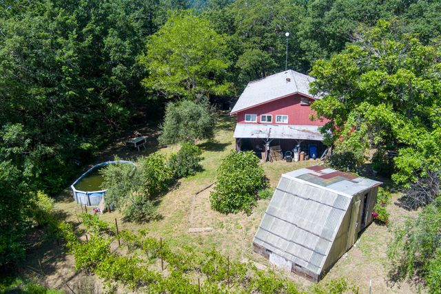 105 Buck Gulch Lane, Garberville, CA 95542