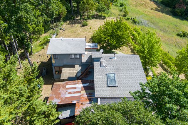 105 Buck Gulch Lane, Garberville, CA 95542