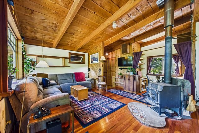 105 Buck Gulch Lane, Garberville, CA 95542