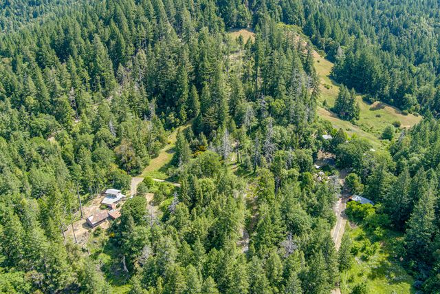 105 Buck Gulch Lane, Garberville, CA 95542