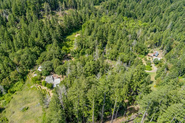 105 Buck Gulch Lane, Garberville, CA 95542