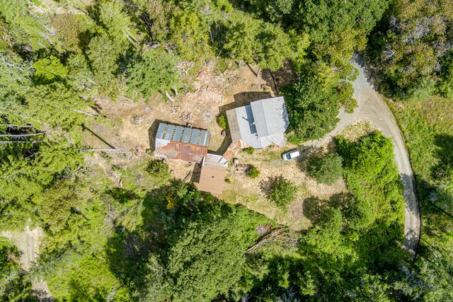 105 Buck Gulch Lane, Garberville, CA 95542