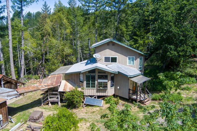 105 Buck Gulch Lane, Garberville, CA 95542