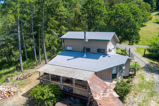 105 Buck Gulch Lane, Garberville, CA 95542