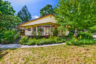 105 Buck Gulch Lane, Garberville, CA 95542