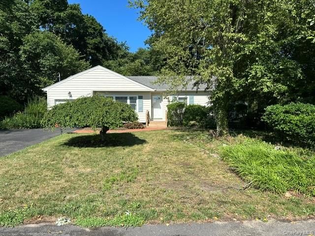 94 Arlington Road, Ronkonkoma, NY 11779