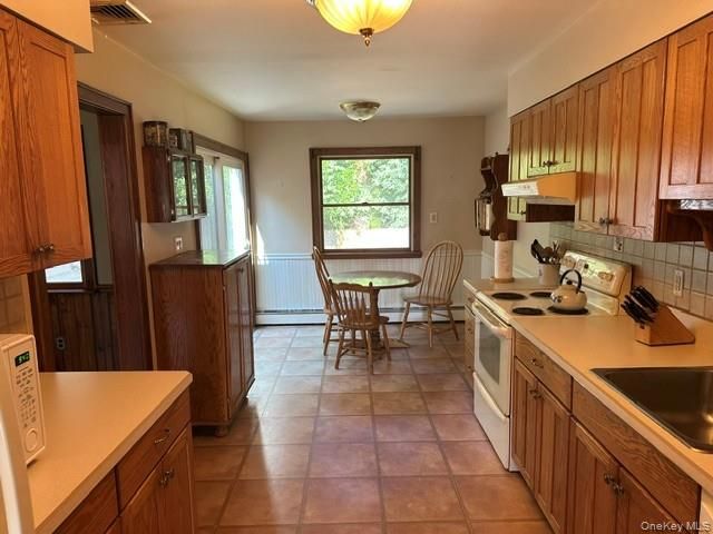 94 Arlington Road, Ronkonkoma, NY 11779