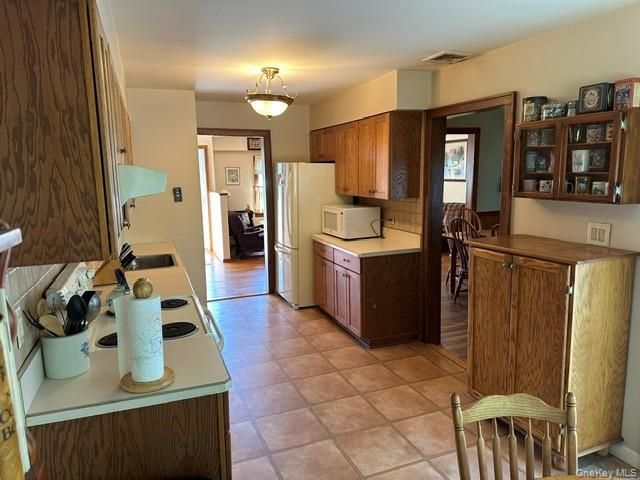 94 Arlington Road, Ronkonkoma, NY 11779