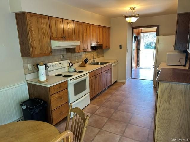 94 Arlington Road, Ronkonkoma, NY 11779