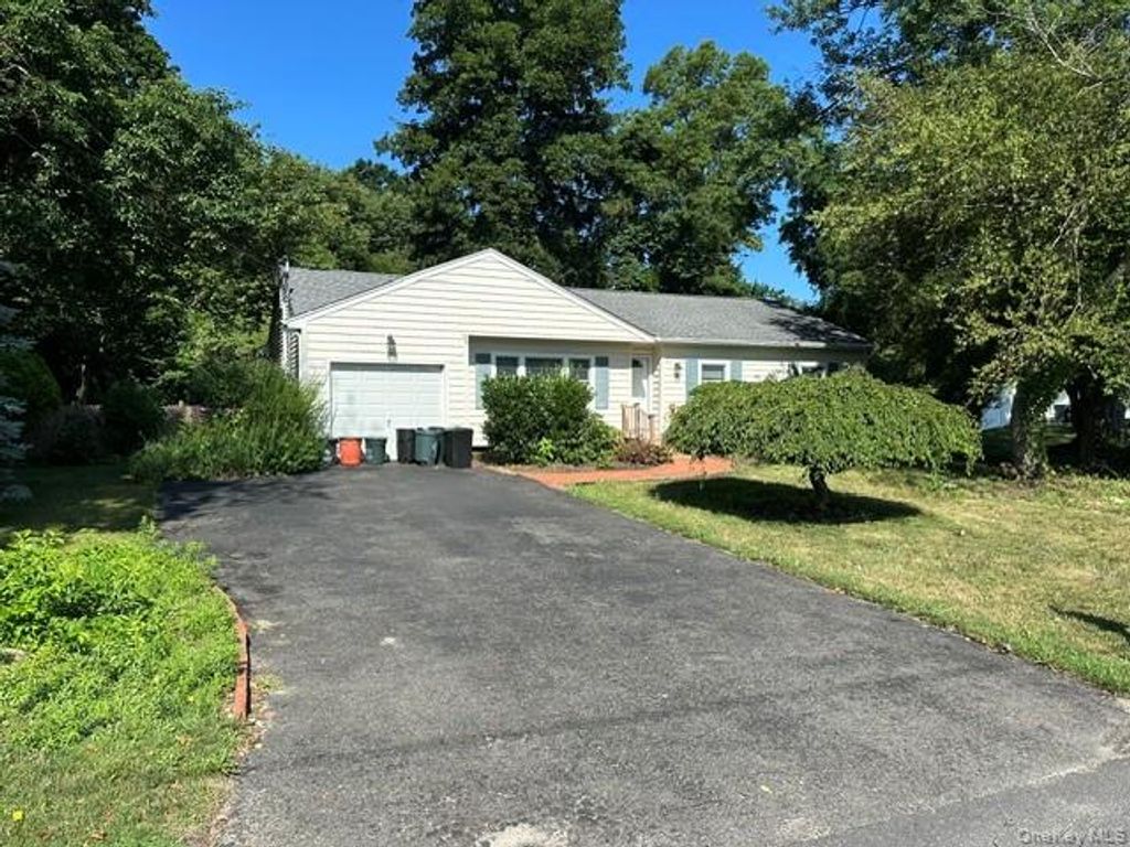 94 Arlington Road, Ronkonkoma, NY 11779