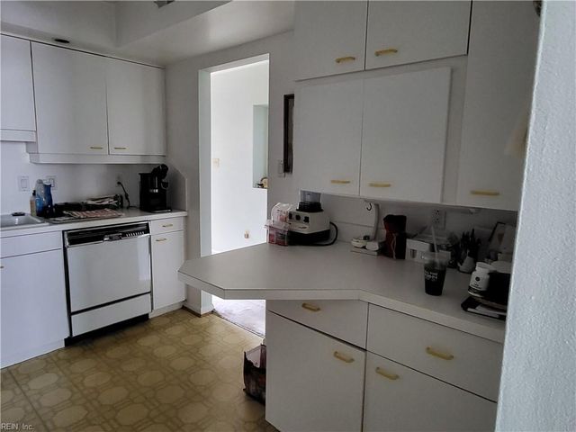 3950 Whispering Oaks PL, Virginia Beach, VA 23455