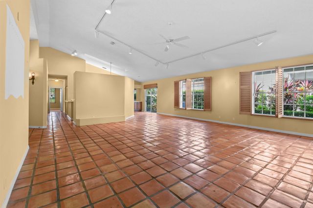 12848 Touchstone Place, Palm Beach Gardens, FL 33418