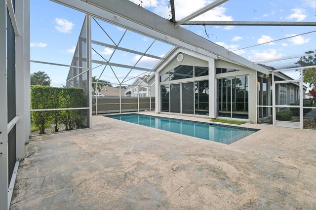 12848 Touchstone Place, Palm Beach Gardens, FL 33418