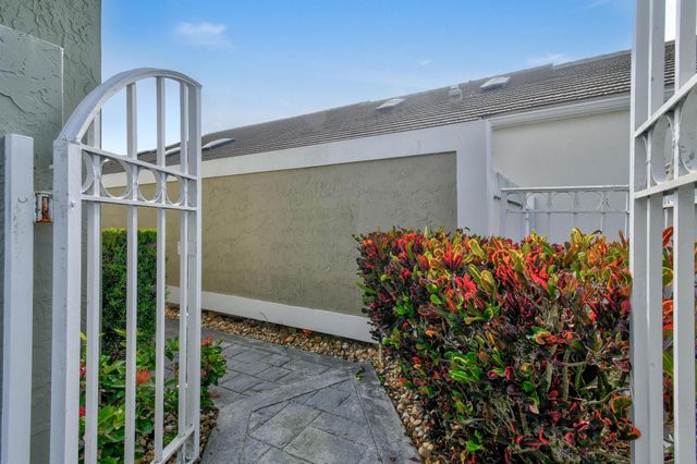 12848 Touchstone Place, Palm Beach Gardens, FL 33418