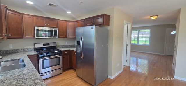38 Maple St Unit 6, Derry, NH 03038