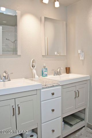 8450 E Old Spanish Trl Apt 130, Tucson, AZ 85710