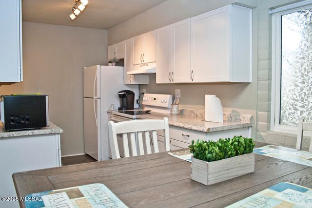 8450 E Old Spanish Trl Apt 130, Tucson, AZ 85710