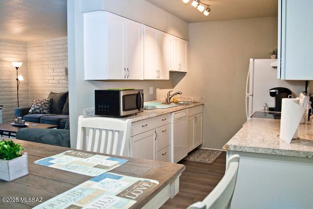 8450 E Old Spanish Trl Apt 130, Tucson, AZ 85710