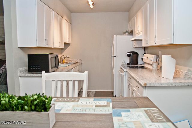 8450 E Old Spanish Trl Apt 130, Tucson, AZ 85710