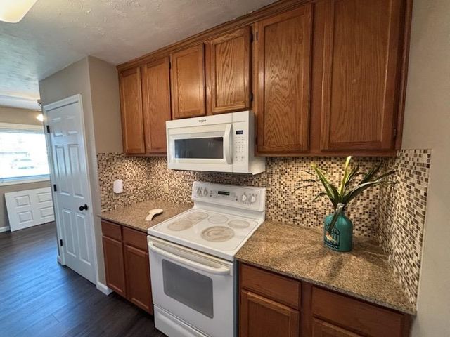 638 Carl, Salina, KS 67401