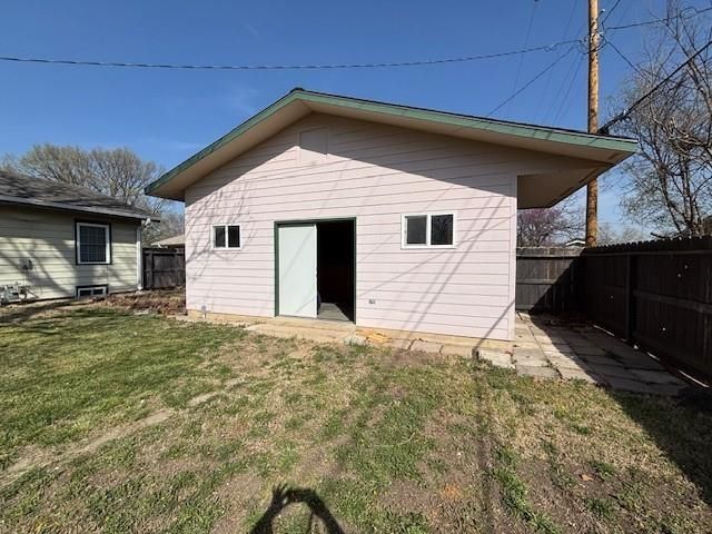 638 Carl, Salina, KS 67401